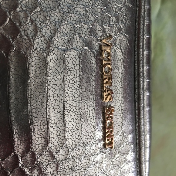 Silver Victoria’s Secret snakeskin bag w/chainNWOT - Picture 2 of 7